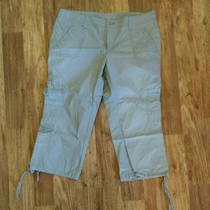 3/$20 Calvin Klein gray lightweight Capri size 8